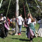 New_York_RenFaire_2004_maypole