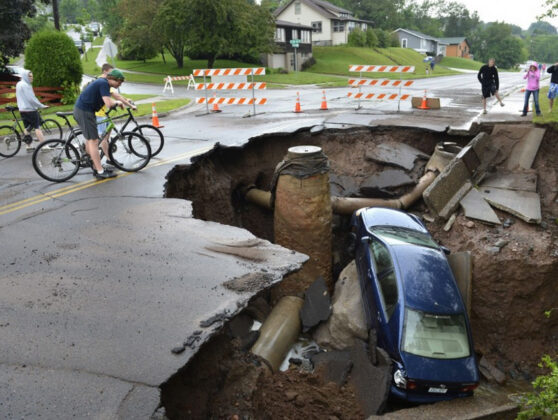 Sinkholes A sinkhole in Duluth, Minnesota in 2011
