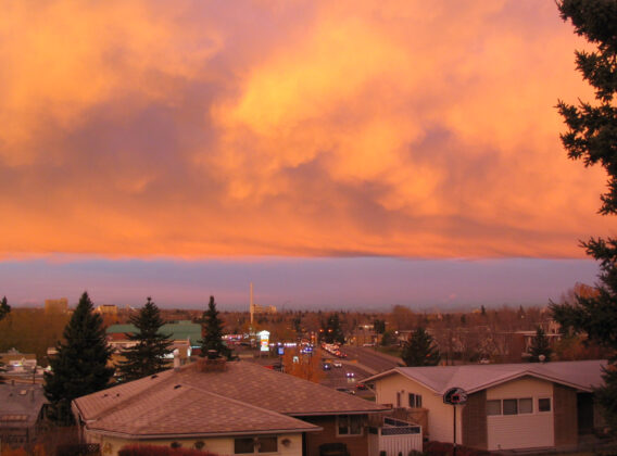 An arch of clouds during a chinook wind